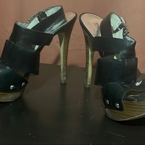 MK STRAPPY stud Sandals